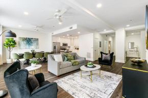 Spacious Luxury 4BR Condo Moments from French Quarter